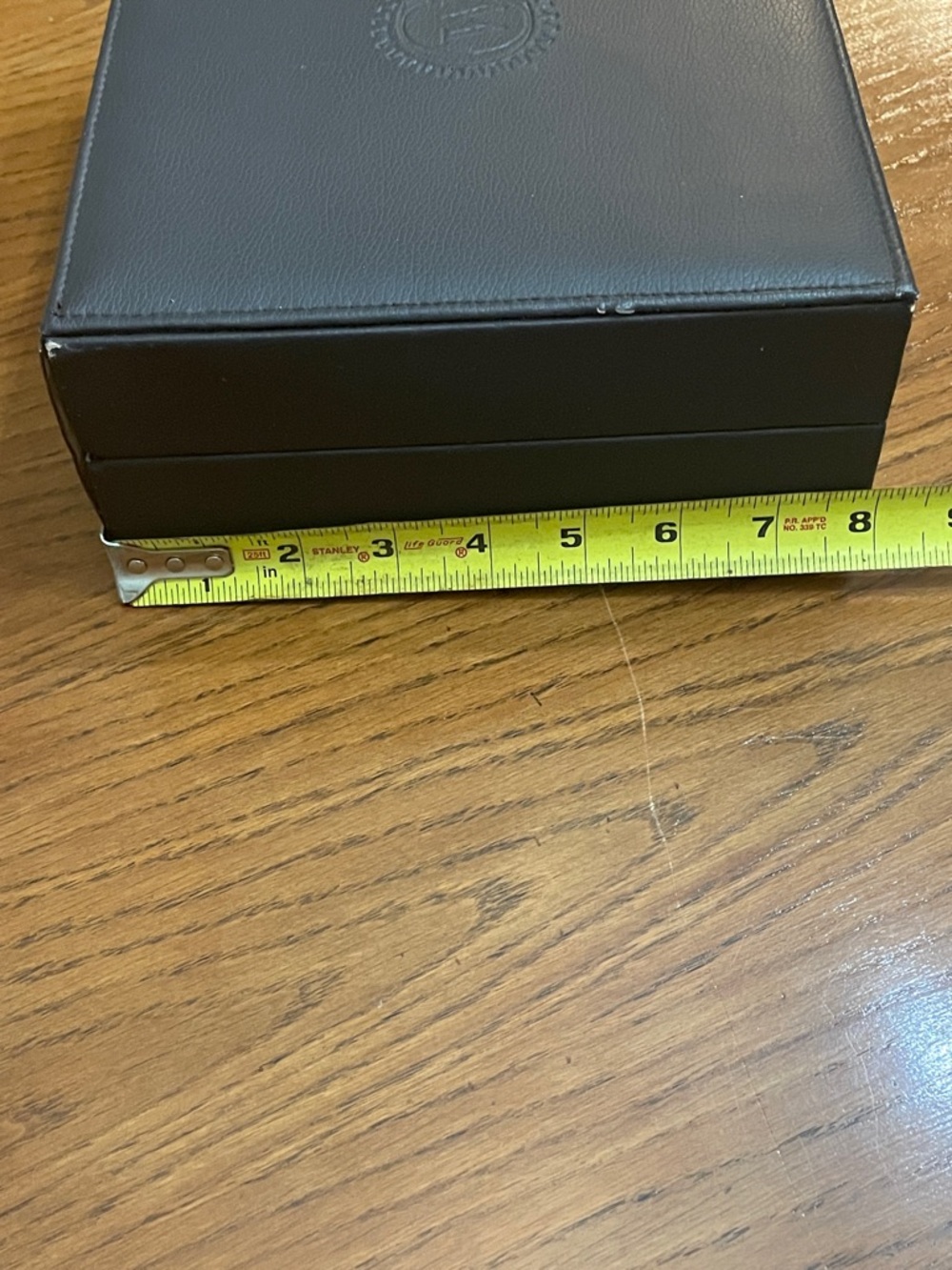 Brown Leatherette 6-Slot Watch Box
In good condition and clean. A few scuffs. - Picture 12 of 12